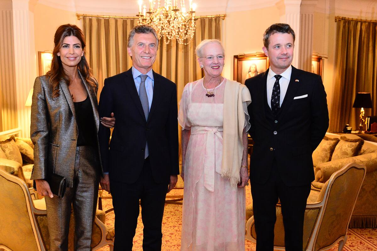 El presidente Mauricio Macri y la primera dama, Juliana Awada, asistieron esta noche a la recepción ofrecida por la reina Margarita II de Dinamarca