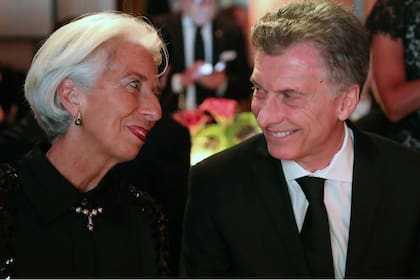 El presidente Mauricio Macri y la titular del FMI Christine Lagarde, juntos en la mesa