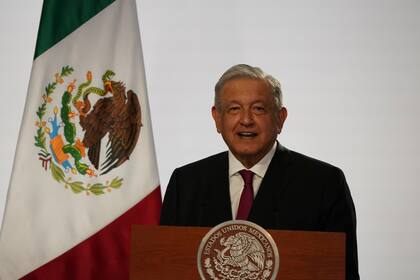 El presidente mexicano Andrés Manuel López Obrador da su tercer informe de gobierno en el Palacio Nacional, en Ciudad de México, el miércoles 1 de septiembre de 2021. (AP Foto/Fernando Llano)