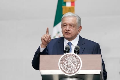 El presidente mexicano, Andrés Manuel López Obrador, habla durante una conferencia en el Zócalo, en la Ciudad de México