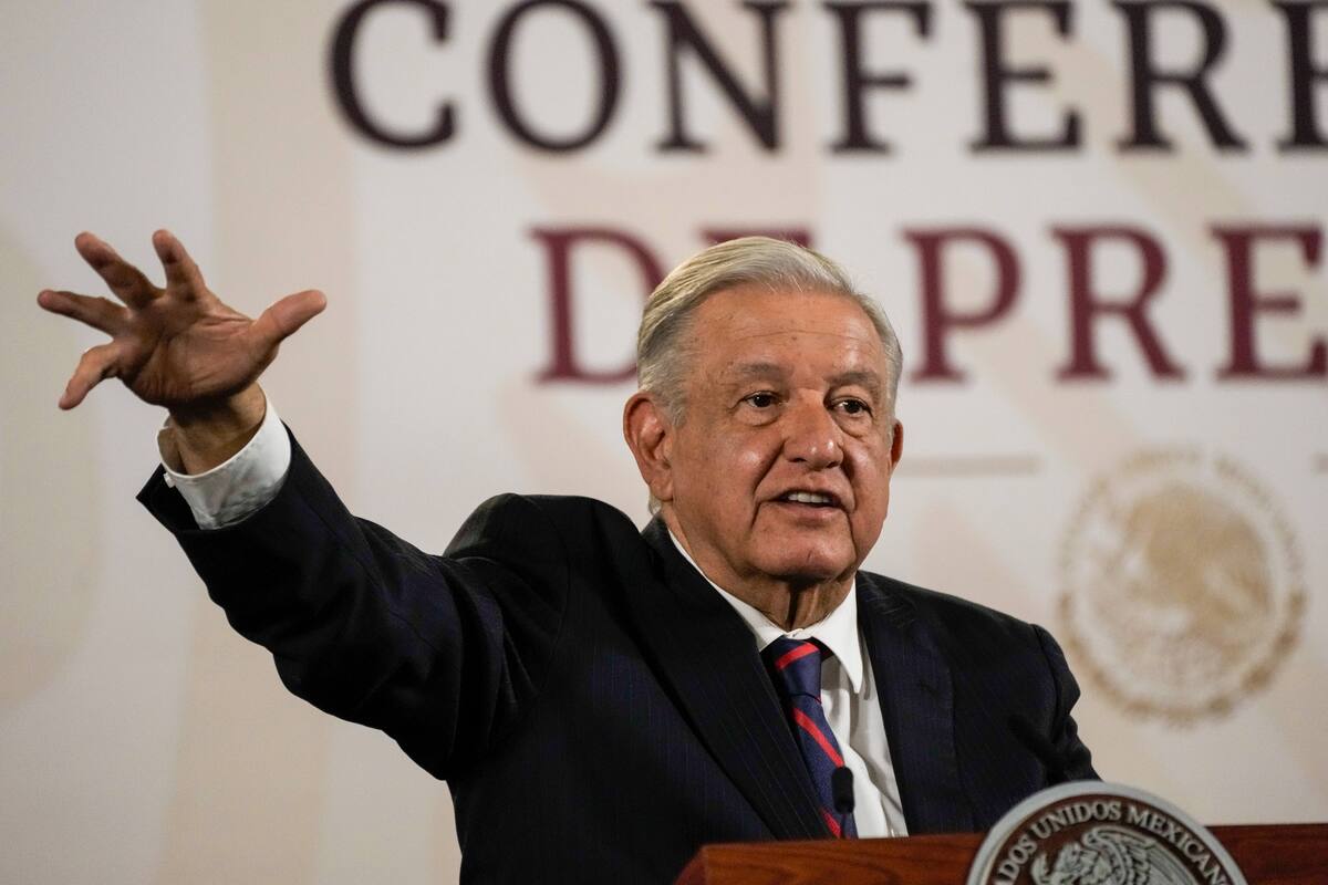 El presidente mexicano, Andrés Manuel López Obrador, da su habitual conferencia matutina en el Palacio Nacional en Ciudad de México, el martes 16 de abril de 2024. (AP Foto/Marco Ugarte, Archivo)