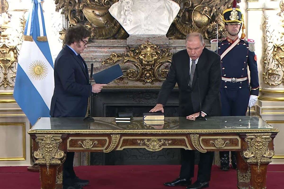 El presidente Milei le toma juramento al nuevo canciller, Gerardo Werthein