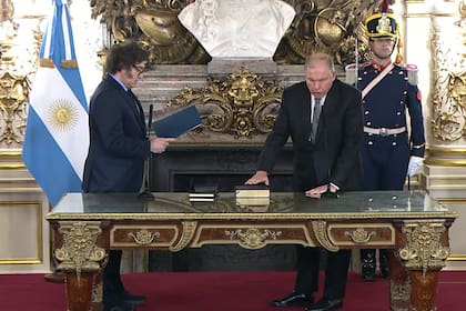 El Presidente Milei toma juramento al Canciller, Gerardo Werthein, el lunes pasado