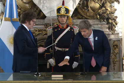 El Presidente Milei toma juramento al nuevo Ministro de Justicia, Dr. Juan Bautista Mahiques