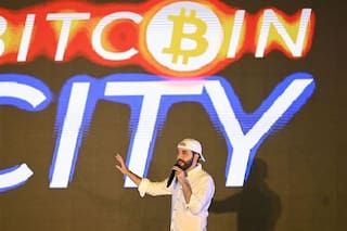 Qué pasó con el experimento de Bukele de convertir a El Salvador en el "país del bitcoin"
