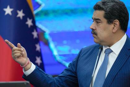 El presidente Nicolás Maduro habla en una conferencia de prensa en el palacio presidencial de Miraflores
