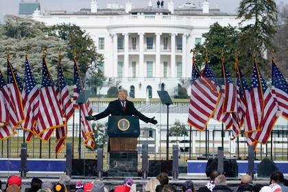 El presidente norteamericano, Donald Trump, pronuncia un discurso en un mitin el 6 de enero de 2021 frente a la Casa Blanca, en Washington