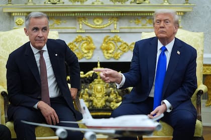 El presidente norteamericano, Donald Trump, junto al primer ministro canadiense, Mark Carney, durante una reunión en la Casa Blanca, en Washington