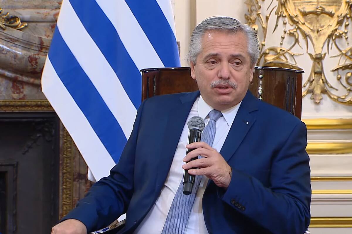 El presidente otorga condecoración del Collar de la Orden del Libertador San Martín a Mujica