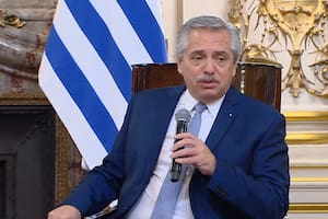El presidente otorga condecoración del Collar de la Orden del Libertador San Martín a Mujica