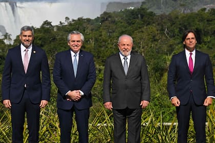 El presidente paraguayo Mario Abdo Benitez, el mandatario argentino Alberto Fernandez, el brasileño Luiz Inacio Lula da Silva y el uruguayo Luis Lacalle Pou, en la cumbre del Mercosur de julio pasado en Iguazú