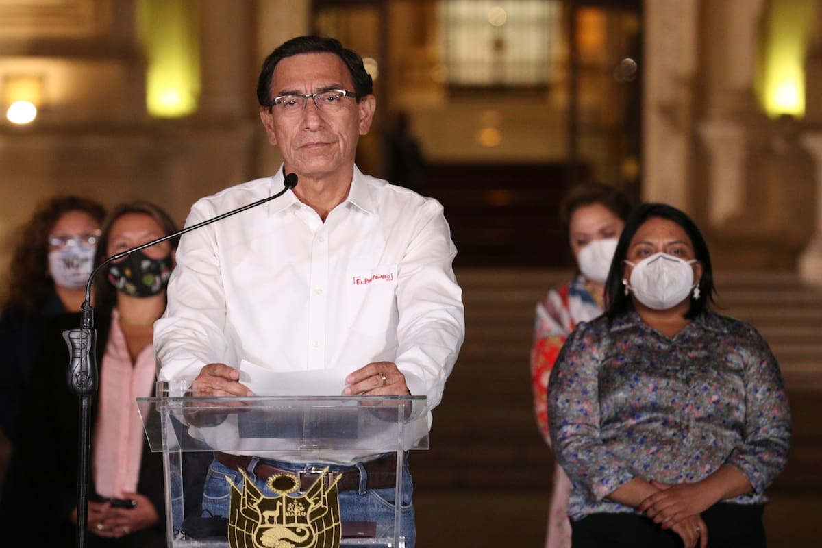 El presidente peruano Martín Vizarra, después que el Congreso aprobara su destitución
