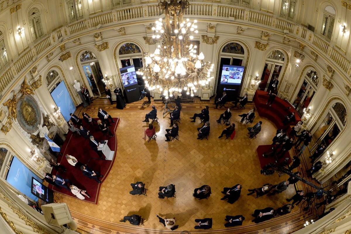 El Presidente presentó su propuesta en el Salón Blanco de la Casa de Gobierno