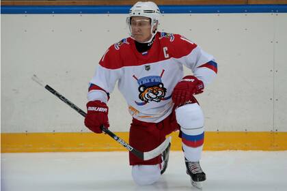 El presidente ruso, con la vestimenta de hóckey