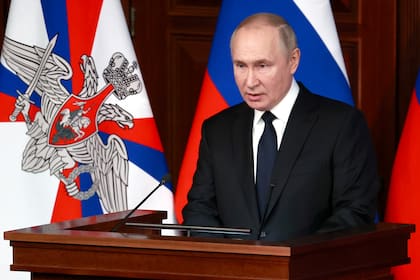 El presidente ruso Vladimir Putin da un mensaje durante una reunión con jefes militares en Moscú, Rusia, el 21 de diciembre de 2022.