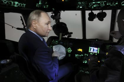 El presidente ruso, Vladimir Putin, en un entrenamiento militar en Torzhok, en la región de Tver. (Mikhail Metzel, Sputnik, Kremlin Pool Photo via AP)