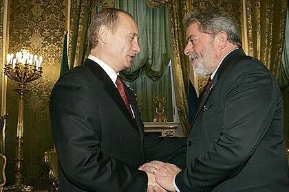 El presidente ruso, Vladimir Putin, junto al expresidente de Brasil, Luiz Inacio Lula da Silva, en el Kremlin, el 18 de octubre de 2005