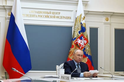 El presidente ruso, Vladímir Putin, participa en una cumbre extraordinaria del G20 por videoconferencia en Moscú, Rusia, el miércoles 22 de noviembre de 2023. (Mikhail Klimentyev, Sputnik, Kremlin Pool Photo vía AP)
