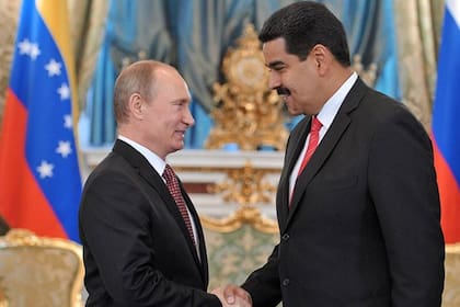 El presidente ruso Vladimir Putin y su par venezolano Nicolás Maduro