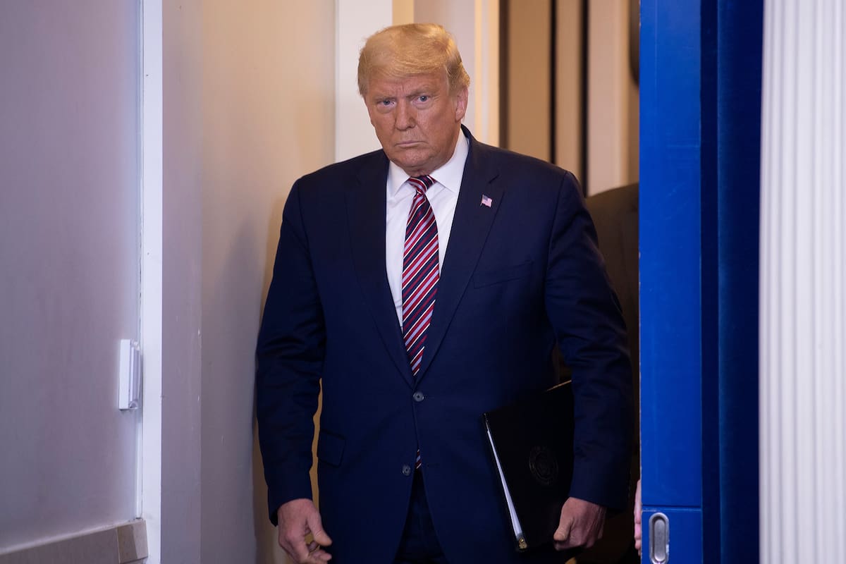 El presidente saliente de Estados Unidos, Donald Trump, llega a una reunión en la Sala Brady Briefing en la Casa Blanca en Washington, DC el 5 de noviembre de 2020