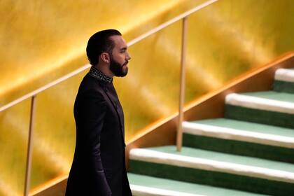 El presidente salvadoreño Nayib Bukele camina antes de pronunciar un discurso ante la 79ma sesión de la Asamblea General de Naciones Unidas, el martes 24 de septiembre de 2024, en la ONU