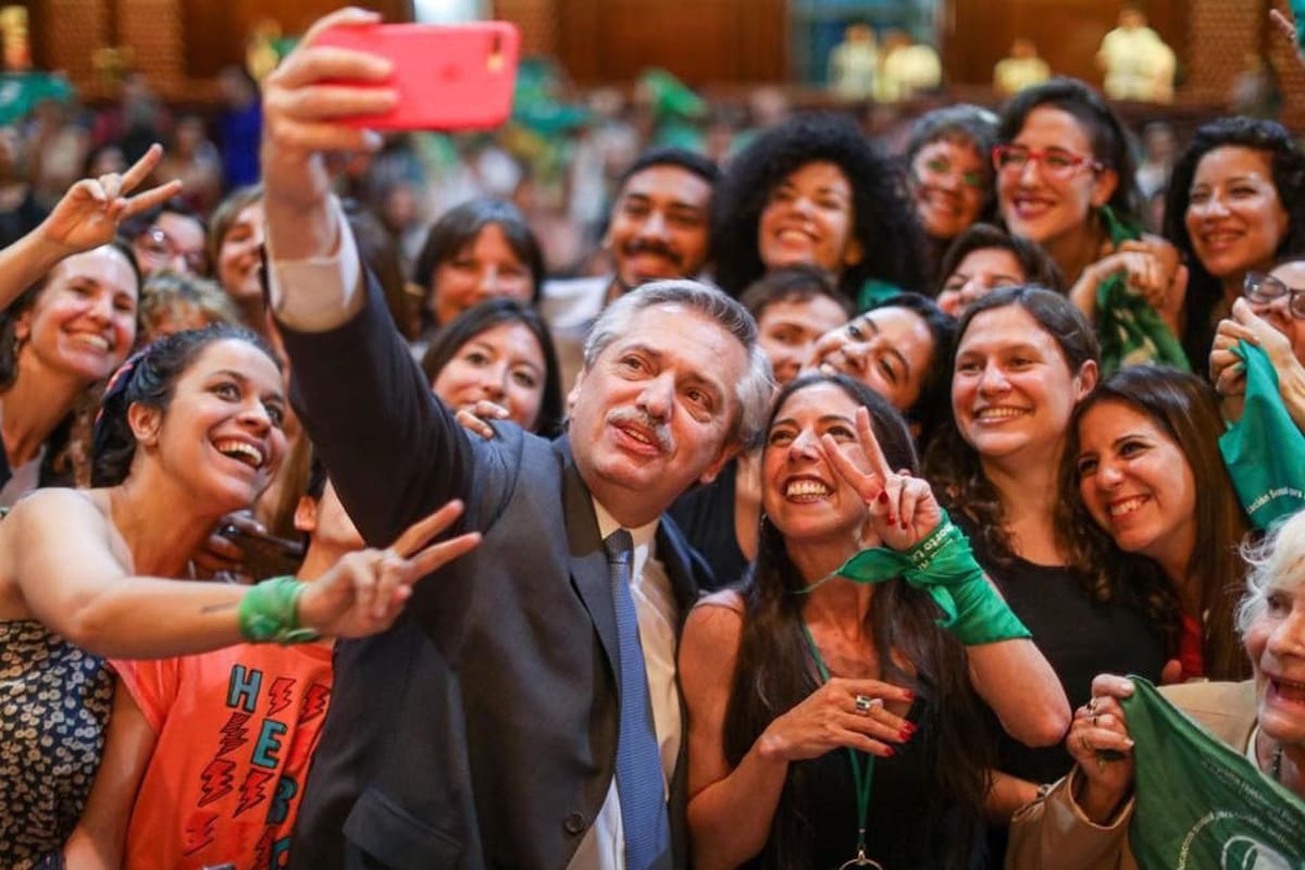 El Presidente se expresó en su cuenta de Twitter luego de que el Senado sancionara esta madrugada la ley