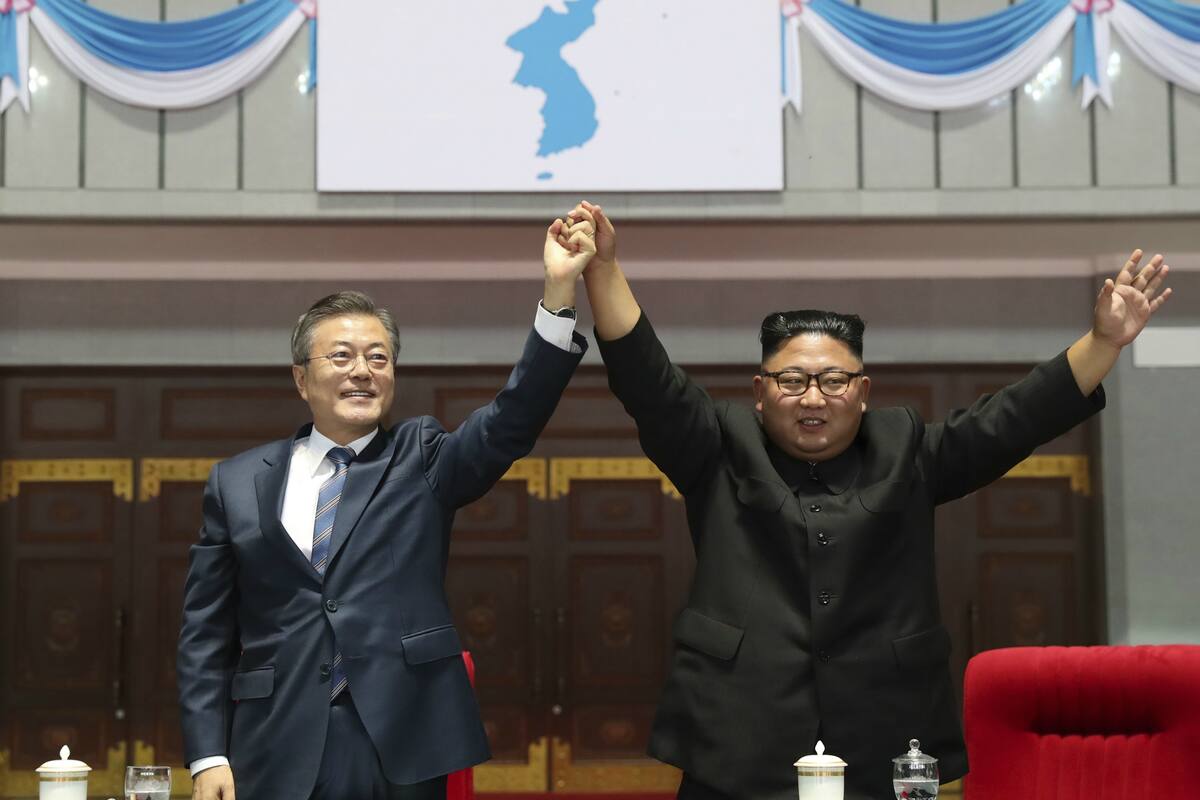 El presidente surcoreano Moon Jae-in y su par norcoreano Kim Jong Un, durante la cumbre en Pyongyang