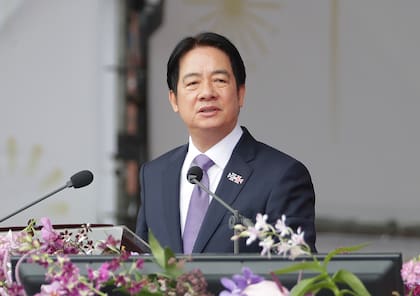 El presidente taiwanés Lai Ching-te pronuncia un discurso durante los festejos por el Día Nacional frente al Edificio Presidencial, el jueves 10 de octubre de 2024, en Taipei, Taiwán.