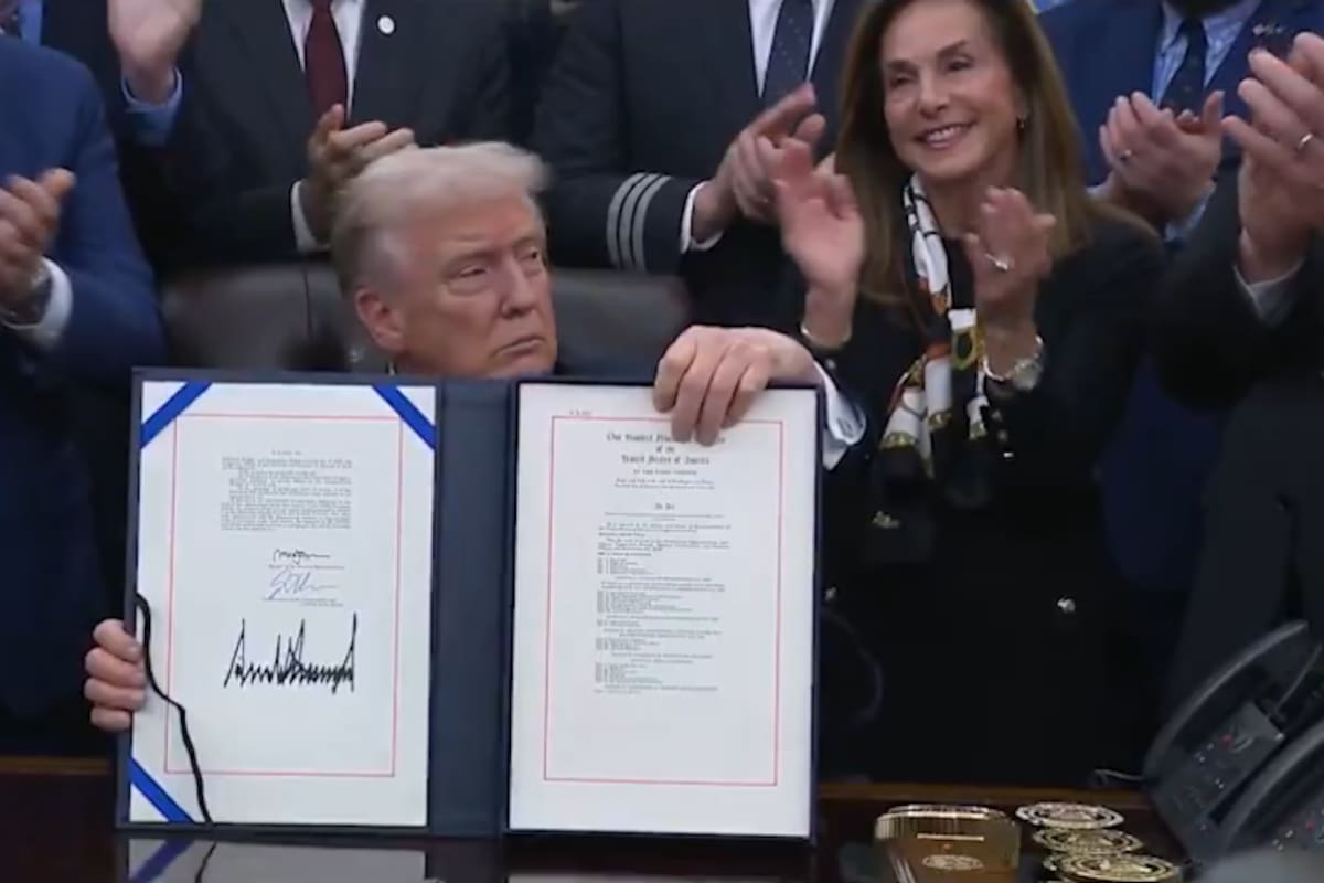 El presidente Trump firma el proyecto de ley para reabrir oficialmente el gobierno, poniendo fin al shutdown