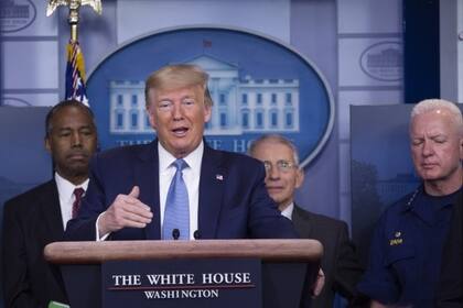 El presidente Trump se ha mostrado muy optimista del uso de hidroxicloroquina en combinación con otros fármacos para el tratamiento de covid-19.