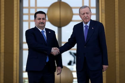 El presidente turco, Recep Tayyip Erdogan, con el primer ministro iraquí, Mohammed Shia al-Sudani, en Ankara, Turquía
