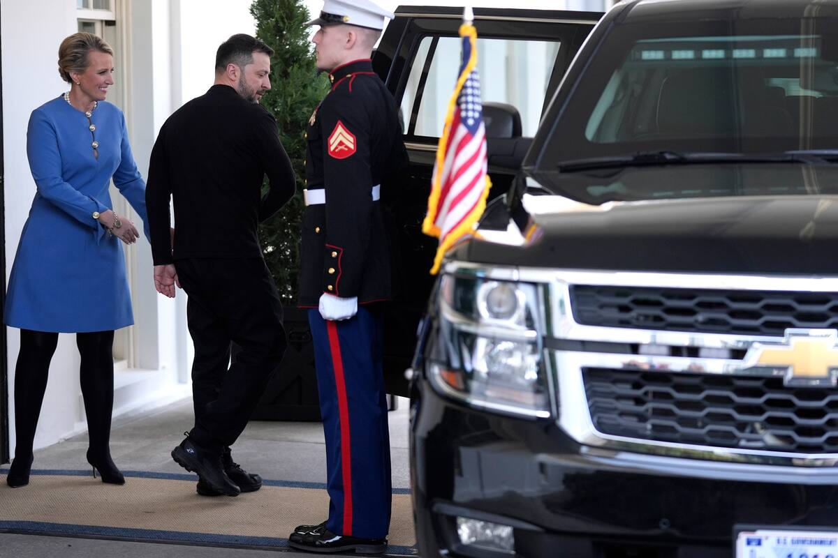El presidente ucraniano Volodimir Zelenskyy abandona la Casa Blanca tras reunirse con el presidente estadounidense Donald Trump