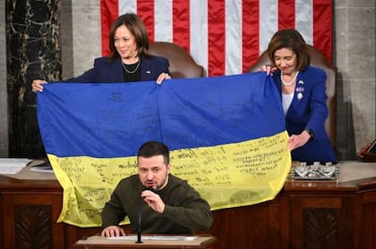 El presidente ucraniano Zelensky ha tomado medidas para reducir la influencia que los oligarcas tienen sobre la política ucraniana.
