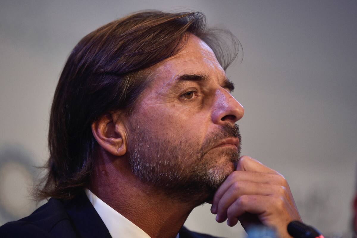 El presidente uruguayo, Luis Lacalle Pou, en una cumbre en Buenos Aires, Argentina. (AP/Gustavo Garello)