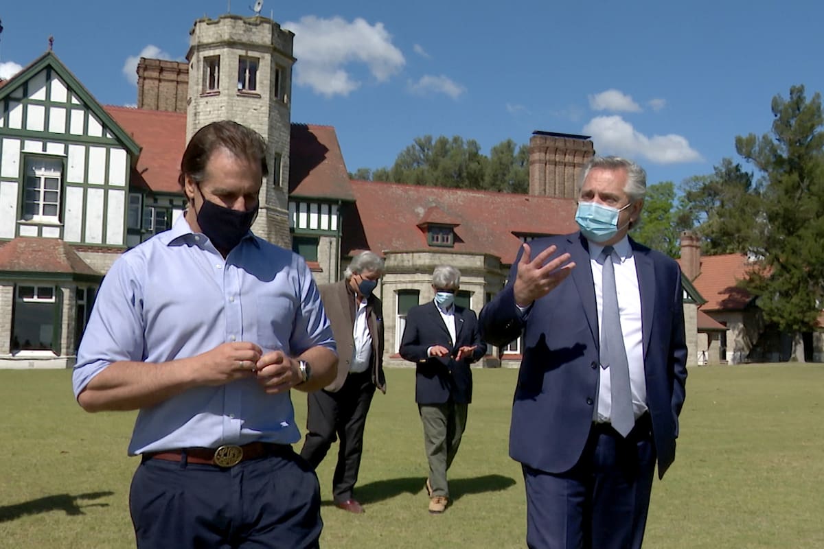 El presidente uruguayo Luis Lacalle Pou junto a su par argentino Alberto Fernández.