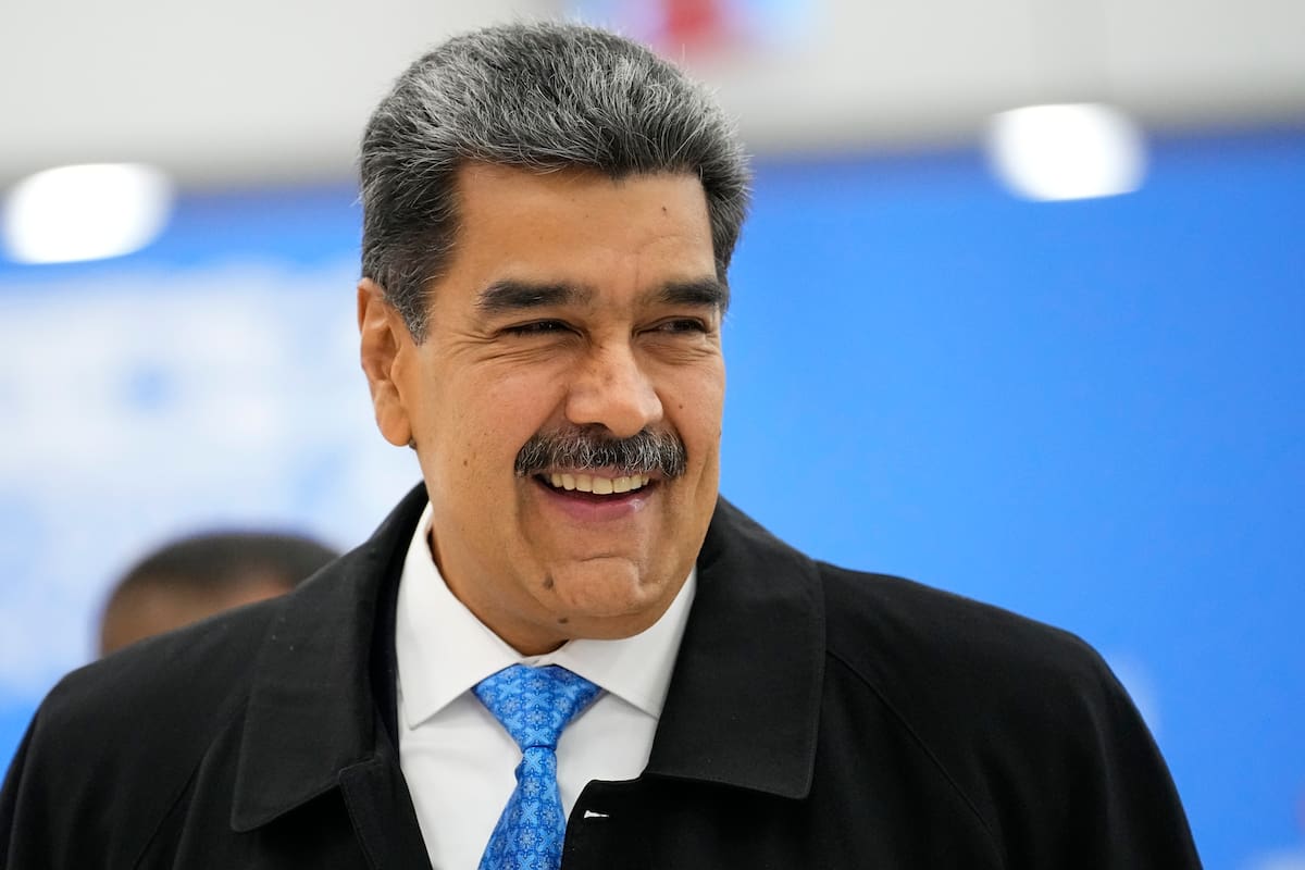 El presidente venezolano Nicolás Maduro sonríe a su llegada a la cumbre de los BRICS, el jueves 24 de octubre de 2024, en Kazán, Rusia.