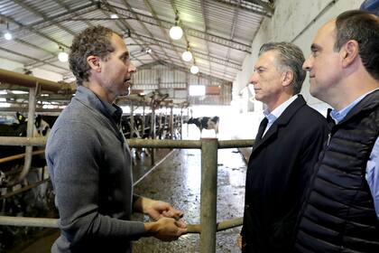 El Presidente visitó a productores de Santa Fe junto al candidato Corral