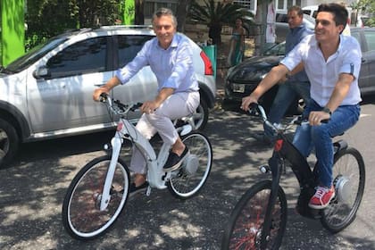 El presidente visitó al joven emprendedor Lucas Toledo, creador de la Gi FlyBike