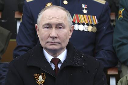 El presidente Vladimir Putin durante el desfile militar del Día de la Victoria en Moscú