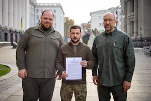 El presidente Volodimir Zelenski afirma que Ucrania pedirá formalmente su "adhesión acelerada a la OTAN"