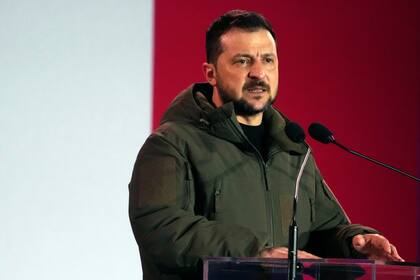El presidente Volodimir Zelensky anunció que Ucrania investigaría el video de la decapitación del soldado