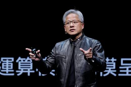 El presidente y CEO de Nvidia Corporation, Jensen Huang, pronuncia un discurso durante la exposición Computex 2024 en Taipei, Taiwán, el 2 de junio de 2024. (Foto AP/Chiang Ying-ying)