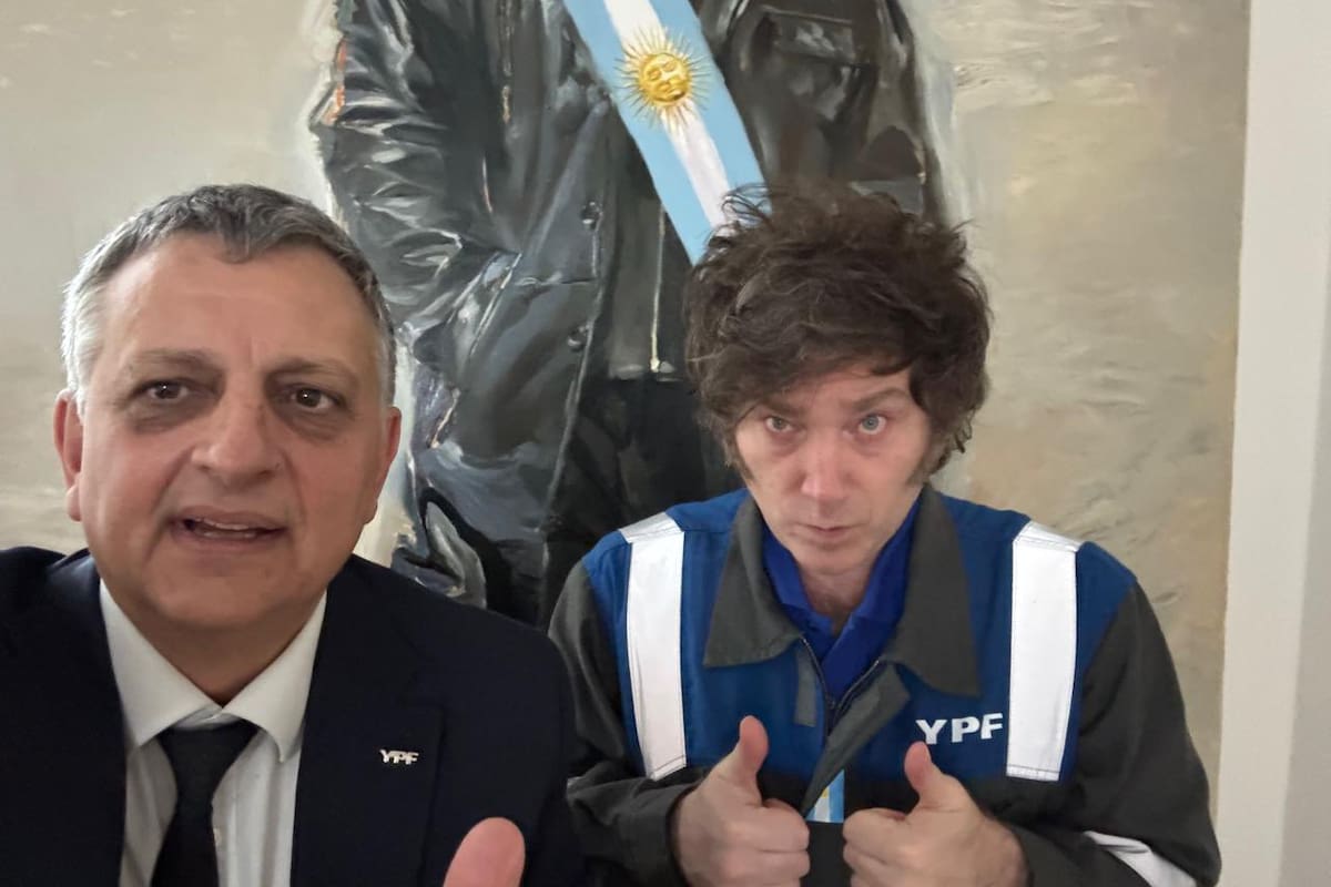El presidente y CEO de YPF, Horacio Marín, y Javier Milei