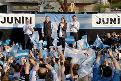 El Presidente y la gobernadora inauguraron una obra vial y encabezaron un acto en el centro de Junín