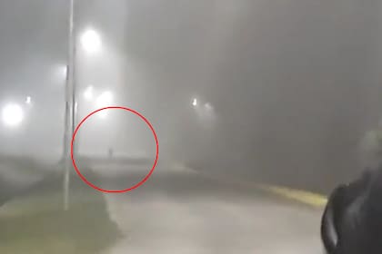 El presunto duende fue visto durante la noche en el campus de la Universidad Nacional de Lomas de Zamora