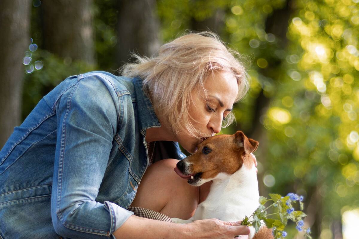El presupuesto fijo mensual de un perro mediano suma alimentación, paseador y salud