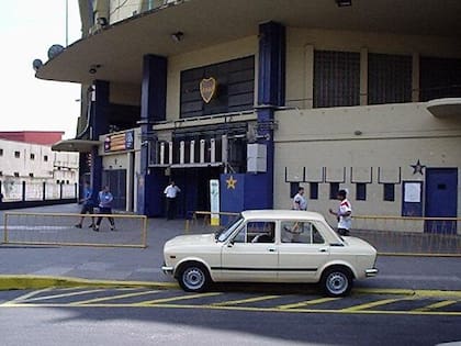El primer 0km del Diego, frente a La Bombonera