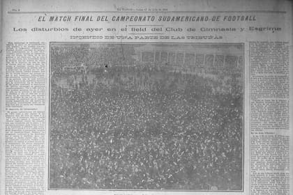 La portada de LA NACIÓN del 17 de junio de 1916, donde queda en evidencia la invasión del público en GEBA