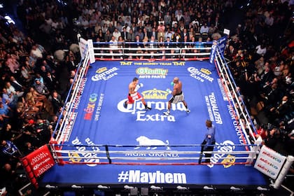 El primer combate del Chino ante Floyd Mayweather; una gran actuación del argentino, que perdió en fallo dividido