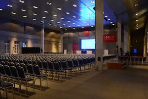 El primer debate presidencial es en el Centro de Convenciones Forum de Santiago del Estero y será transmitido en vivo